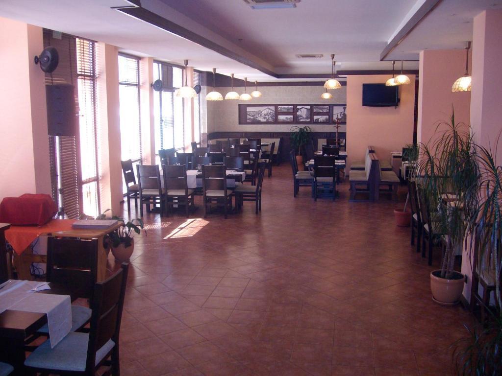 קברנה Hotel Kakadu מראה חיצוני תמונה